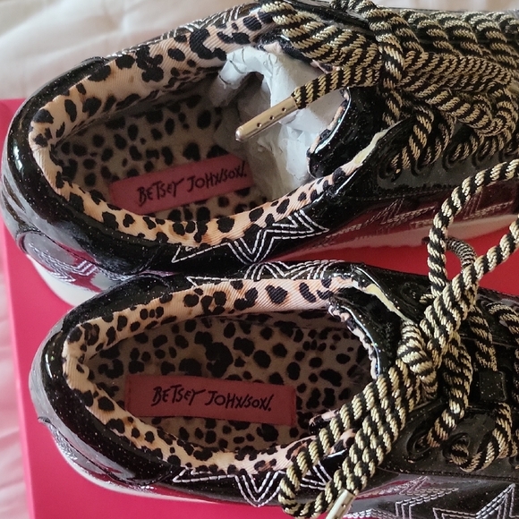 Betsey Johnson GROOVE BLACK Glitter Star Flatform Sneakers - Picture 8 of 16